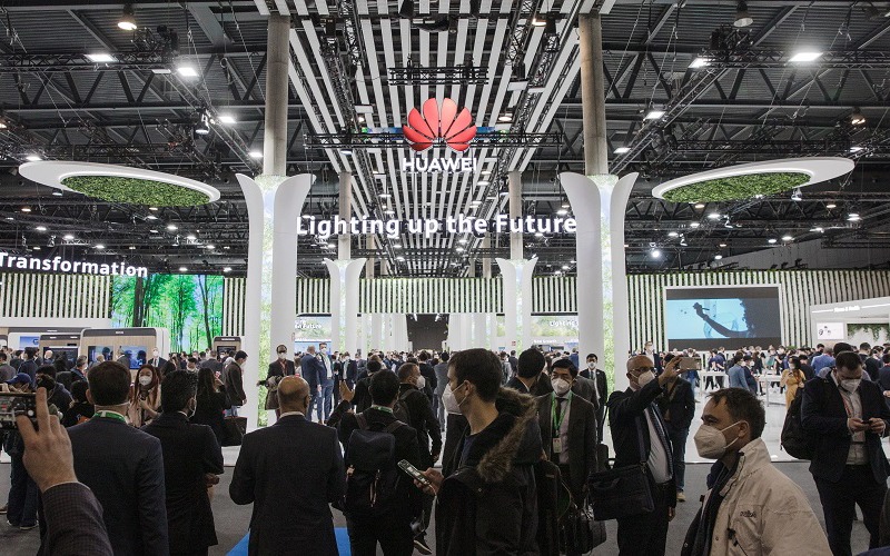 Huawei éclaire l'avenir et les consciences au MWC