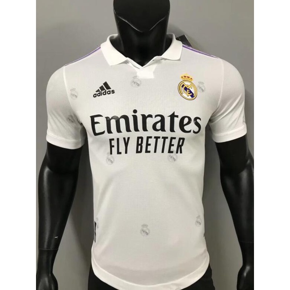 Pour les fans du Real : voici le maillot  club version 22/23
