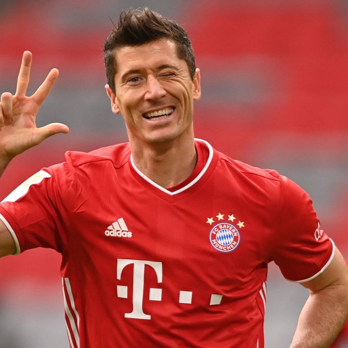 Lewandowski gagne 25 millions d'euros mais  voudrait plus   d’après Uli Hoeness