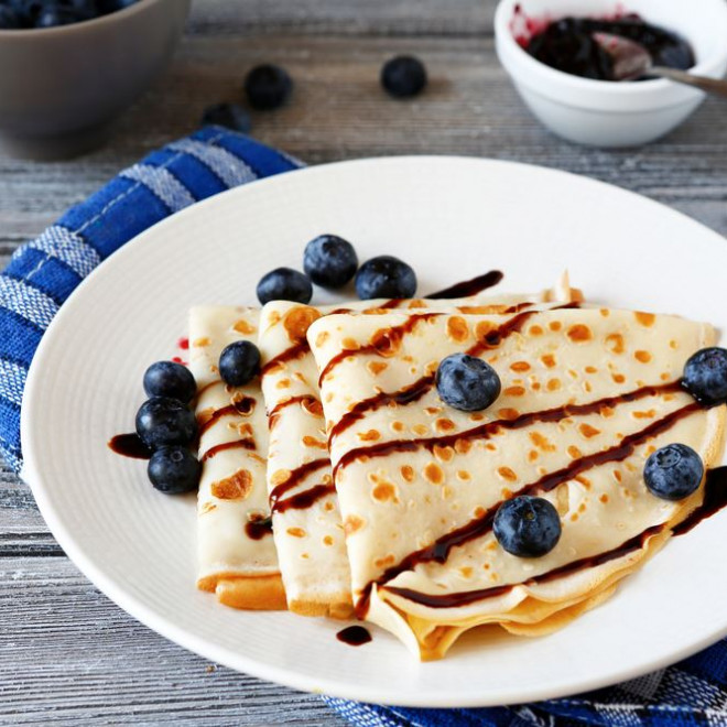 Crêpes aux myrtilles et aux amandes