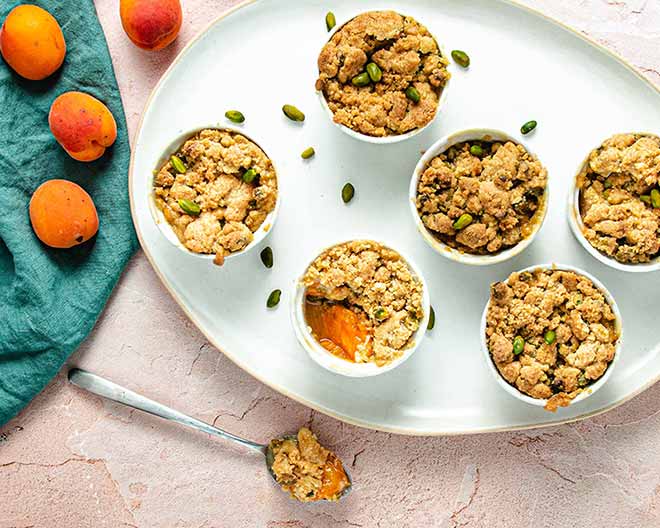Crumble aux abricots et aux pistaches
