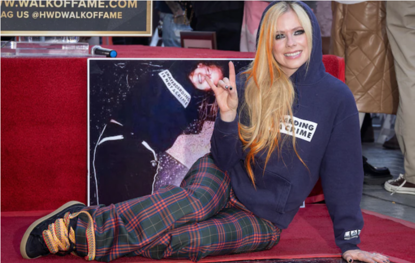 Avril Lavigne reçoit son étoile sur le Hollywood Walk of Fame