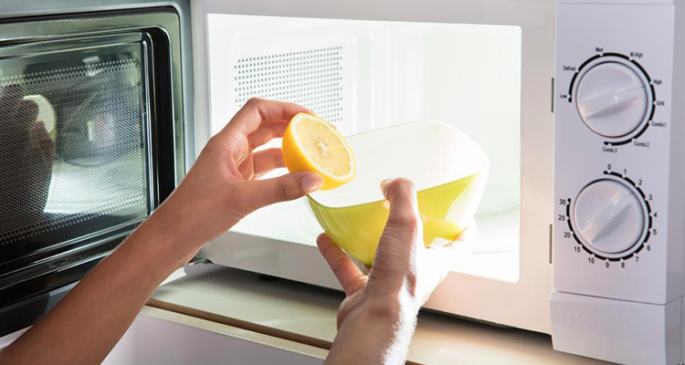 Le citron au micro-ondes : une astuce qui va vous changer la vie