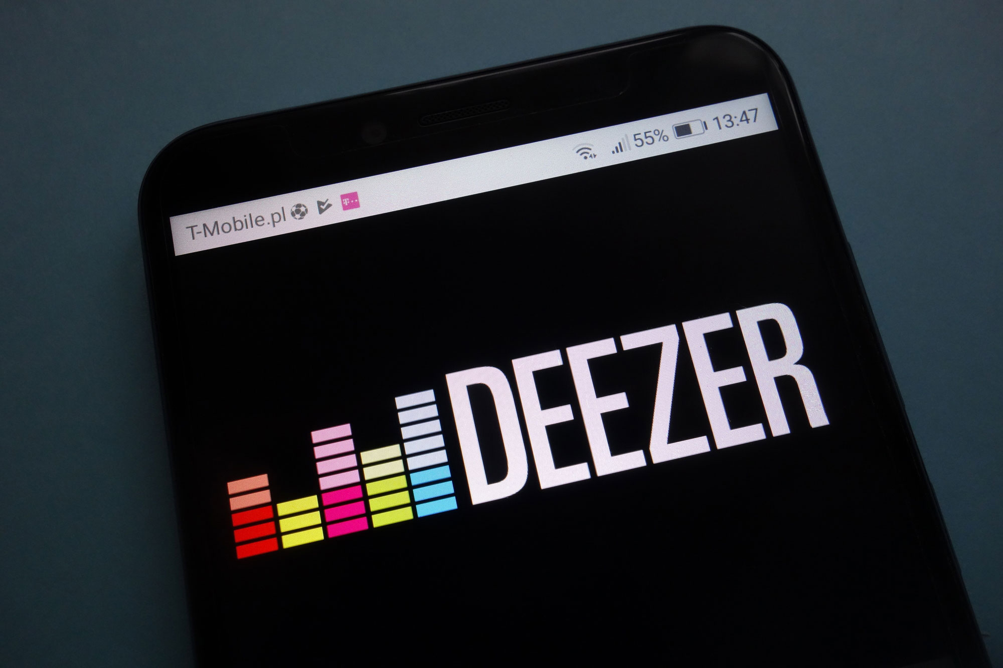 Deezer dévoile sa nouvelle fonctionnalité : chantez ou sifflez une chanson et il vous donne le titre