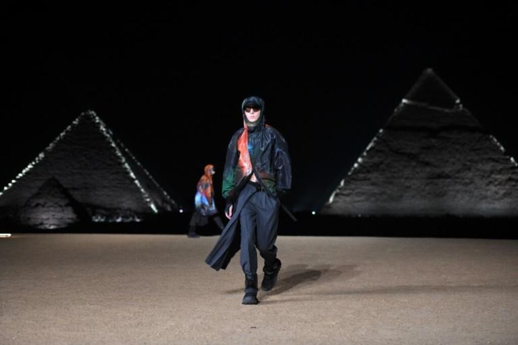 Égypte : Défilé de Dior au pied des Pyramides