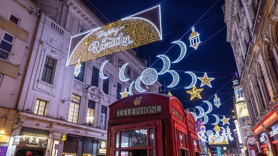 « Happy Ramadan » : Les rues de Londres décorées pour la toute première fois