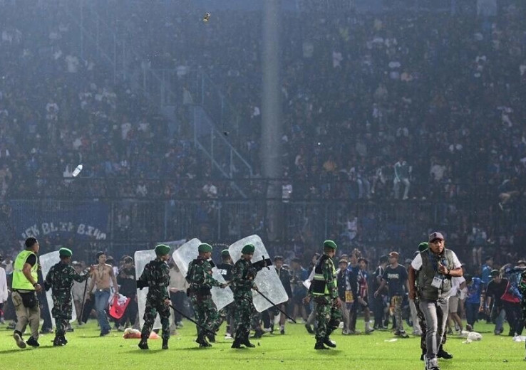 Bousculade meurtrière en Indonésie : les deux clubs rivaux ont rejoué l'un contre l'autre