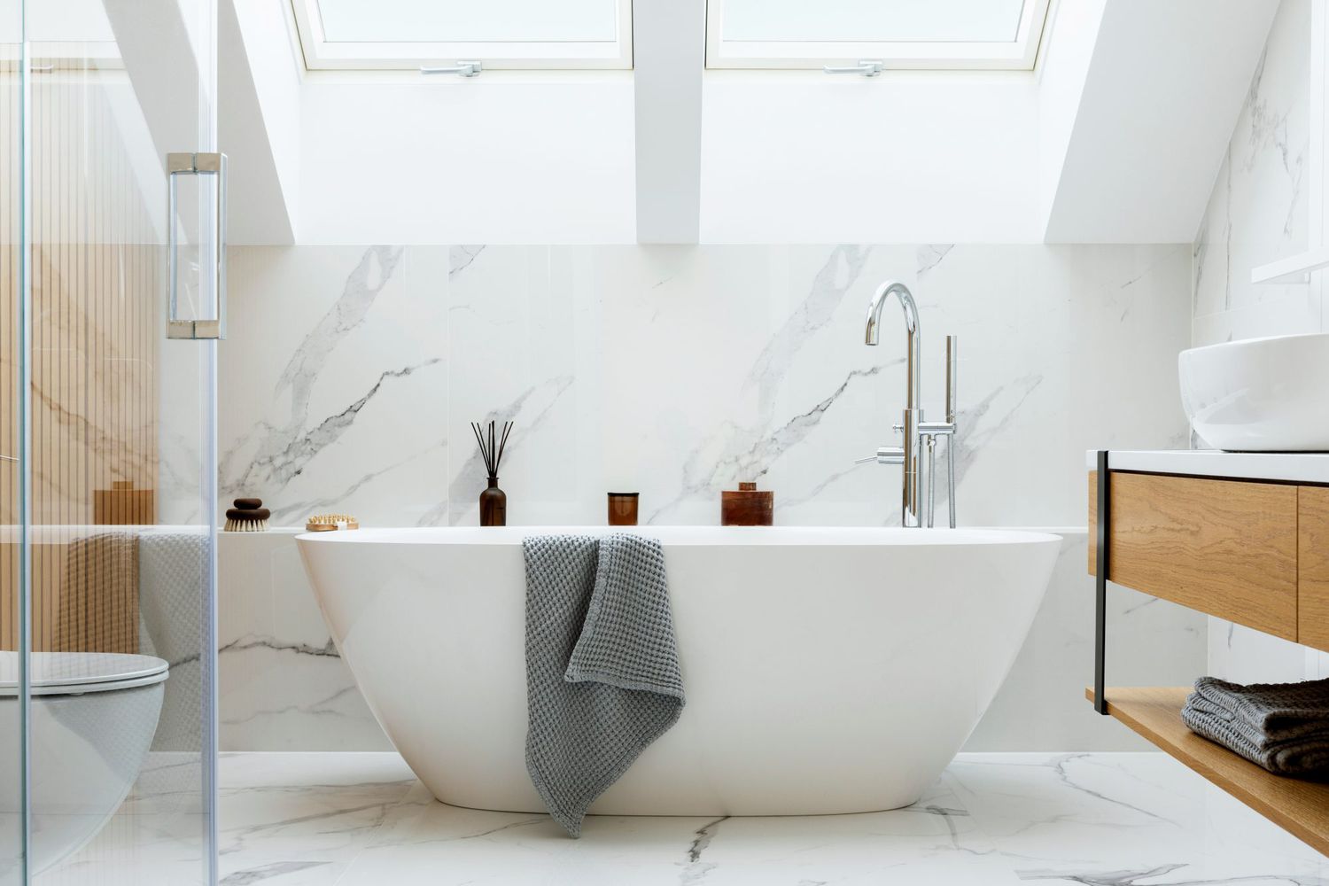 Comment transformer votre salle de bains terne en un spa privé : idées déco inspirantes