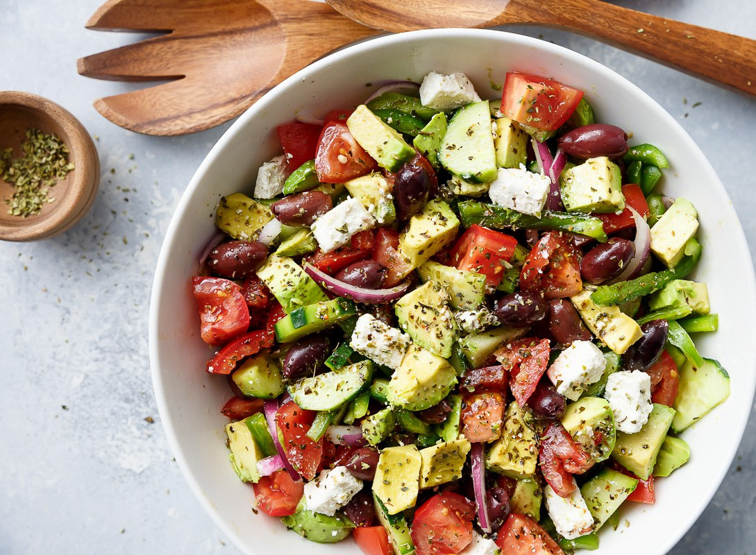 La délicieuse salade grecque express pour les soirs flemmards !