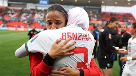 Nouhaila Benzina ,  première joueuse à porter le hijab en Coupe du monde
