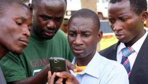 Ouganda : le gouvernement réduit de 50 % les tarifs de l’Internet public