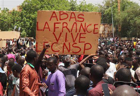 Manifestation de soutien aux putschistes du Conseil national pour la sauvegarde de la patrie (CNSP), le 3 août 2023 dans les rues de Niamey, au Niger