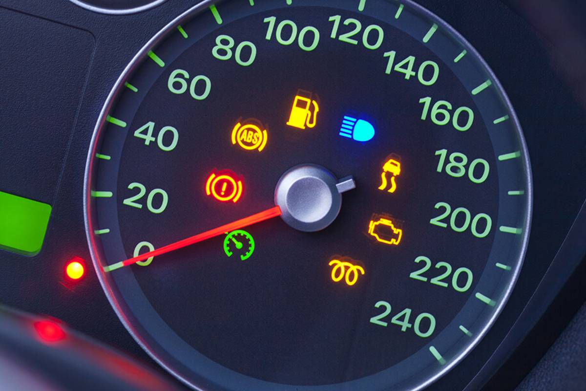 iOS 17 : l'iPhone peut désormais identifier les voyants du tableau de bord