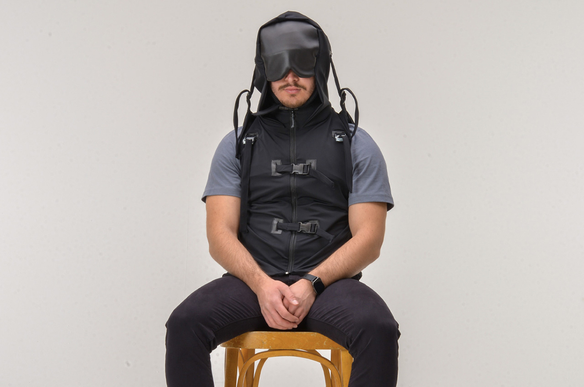 Voici la veste conçue pour faire des siestes assises sans douleur cervicale