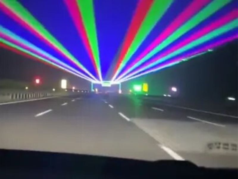 ​Sécurité routière en Chine : Des lasers sur l'autoroute pour éviter la somnolence au volant
