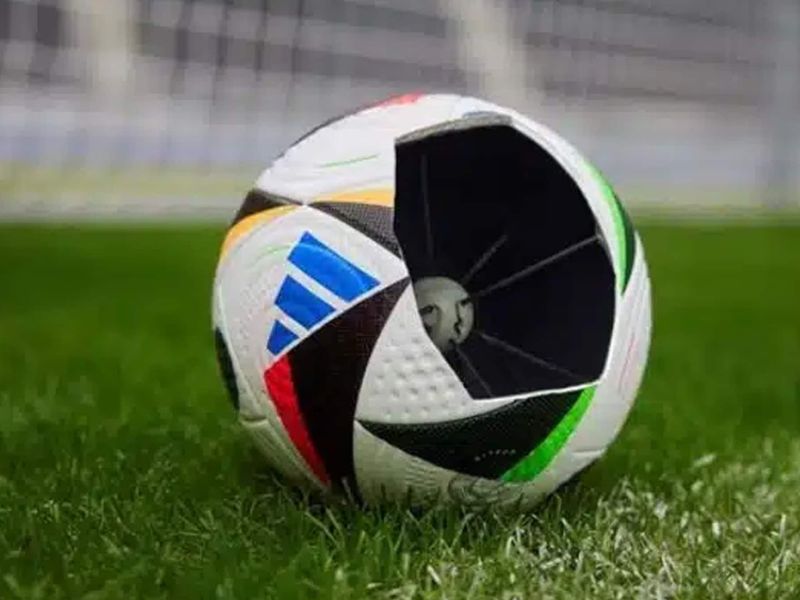 FussBallliebe : le ballon connecté pour détecter les hors-jeu de l’Euro 2024