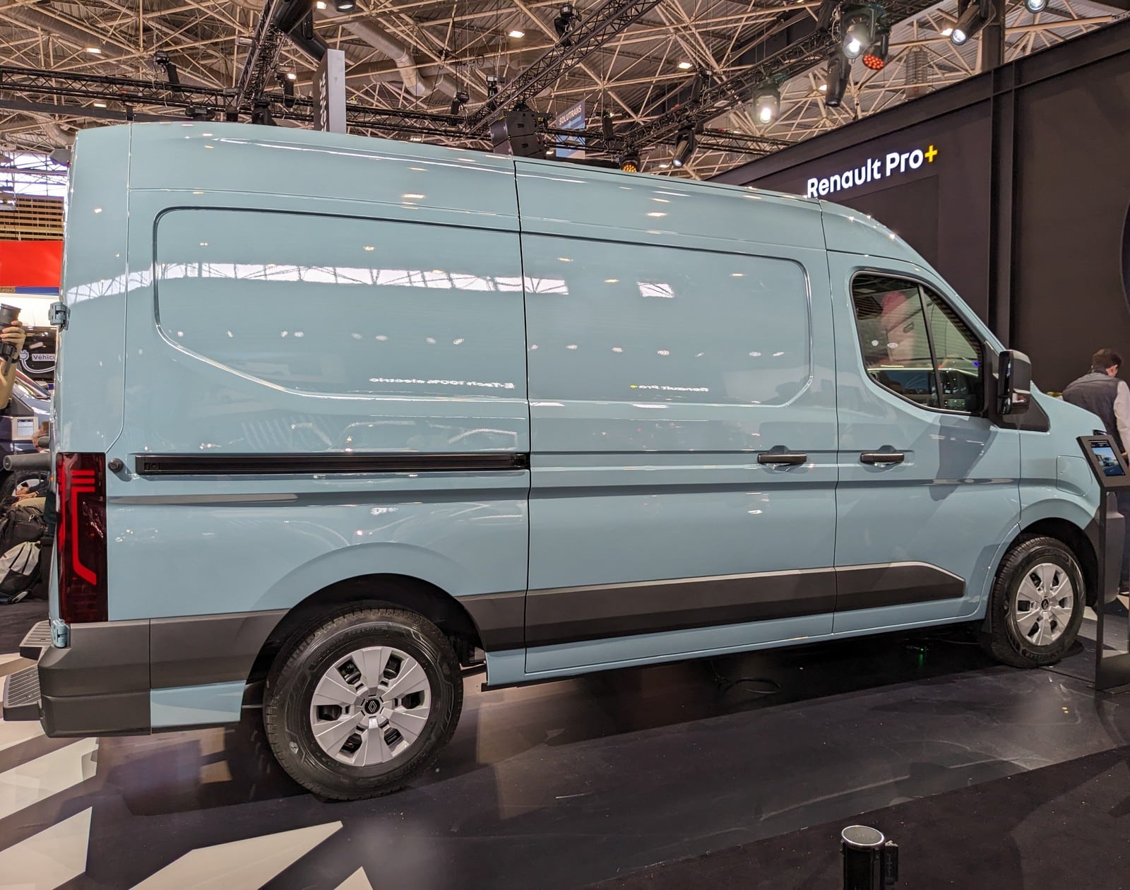 ​Renault Master : Le grand électrique prêt à conquérir le marché, entre cohabitation énergétique et modernité