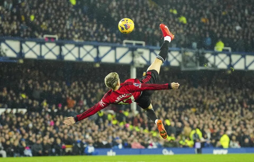 Premier League : avec Amrabat, Manchester United enfonce Everton