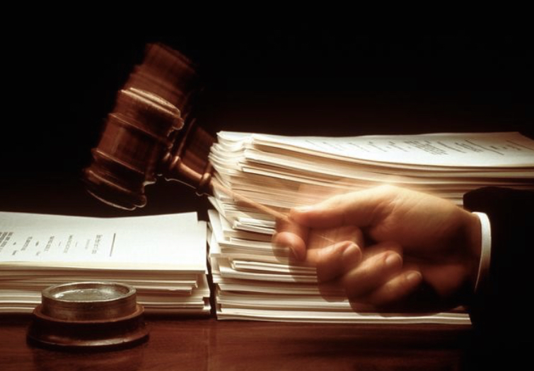 Soutien juridique pour les femmes victimes de violence : appel à la réforme