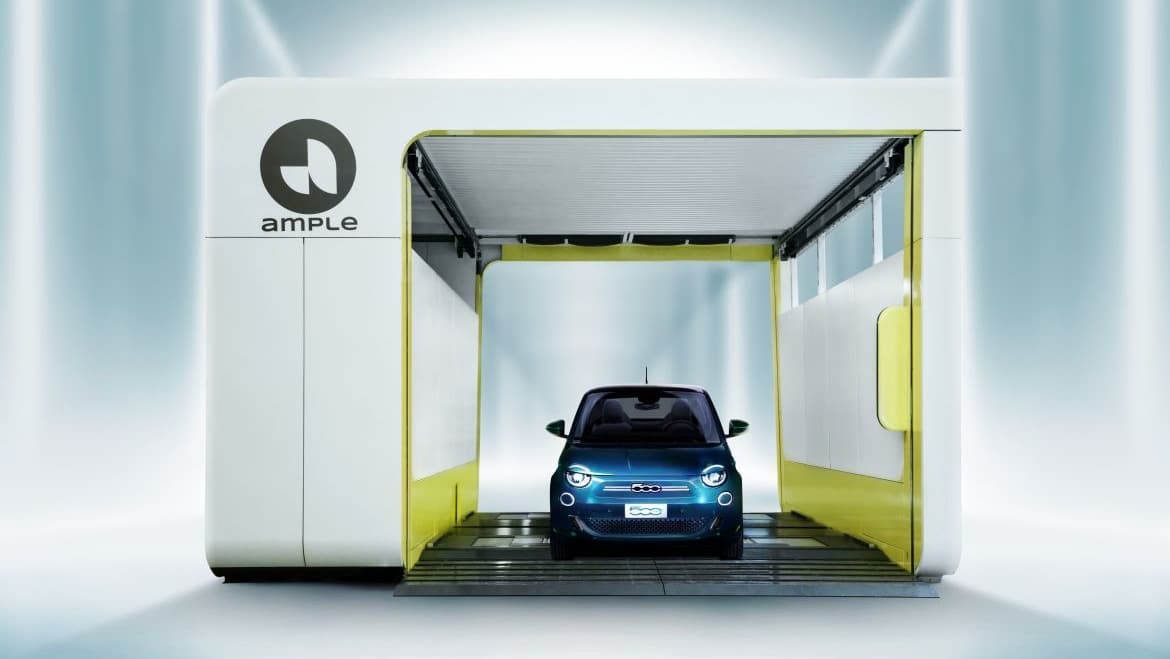 ​La Fiat 500e prête pour une révolution rapide : Échange de batterie avec Ample