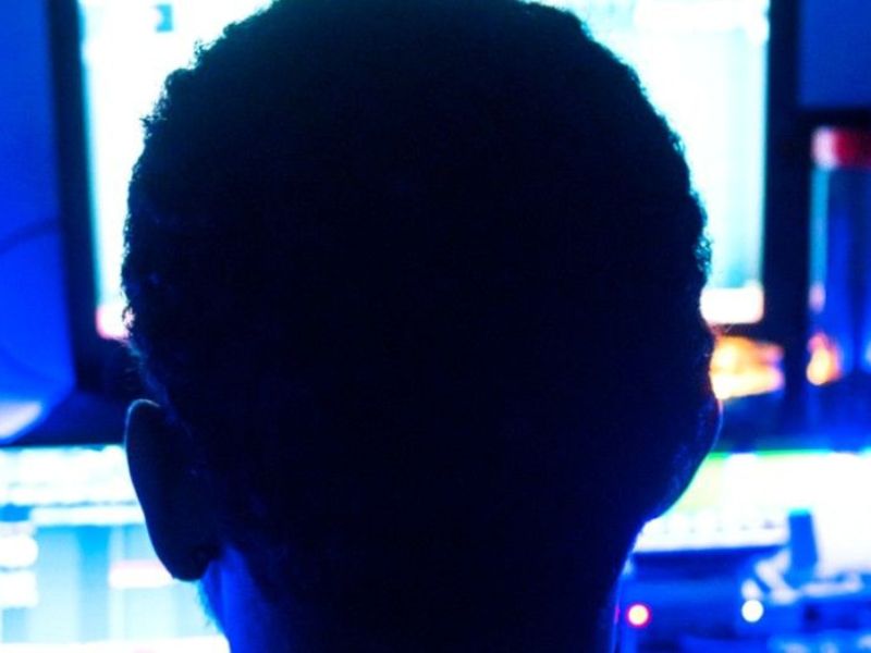 Lumière Bleue : Un Accélérateur insoupçonné du vieillissement