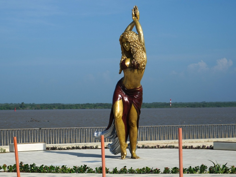 Shakira honorée par une statue à Barranquilla