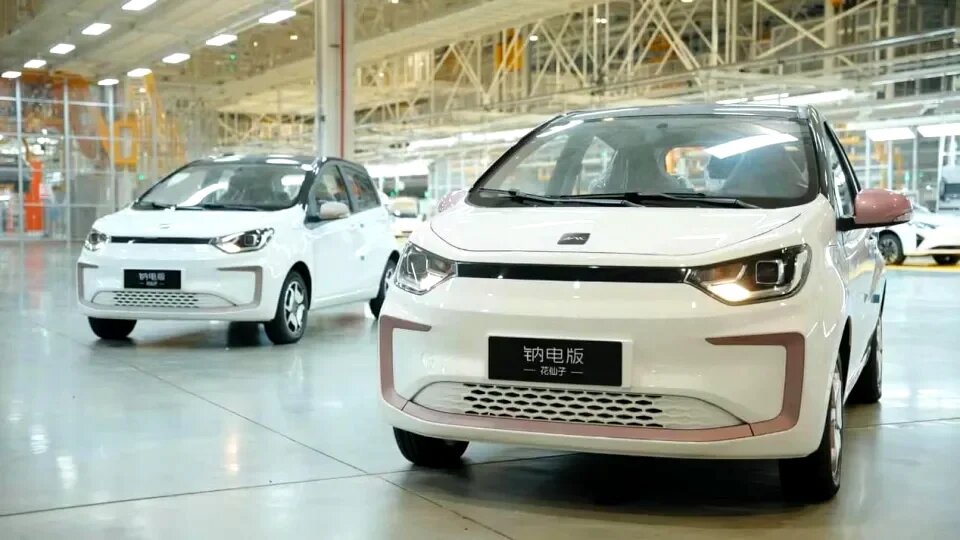 ​Révolution électrique : La première voiture à batterie Sodium-Ion débarque !