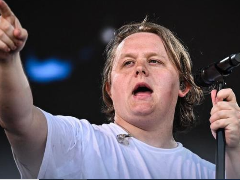 Lewis Capaldi donne des nouvelles de sa santé et partage 5 chansons inédites