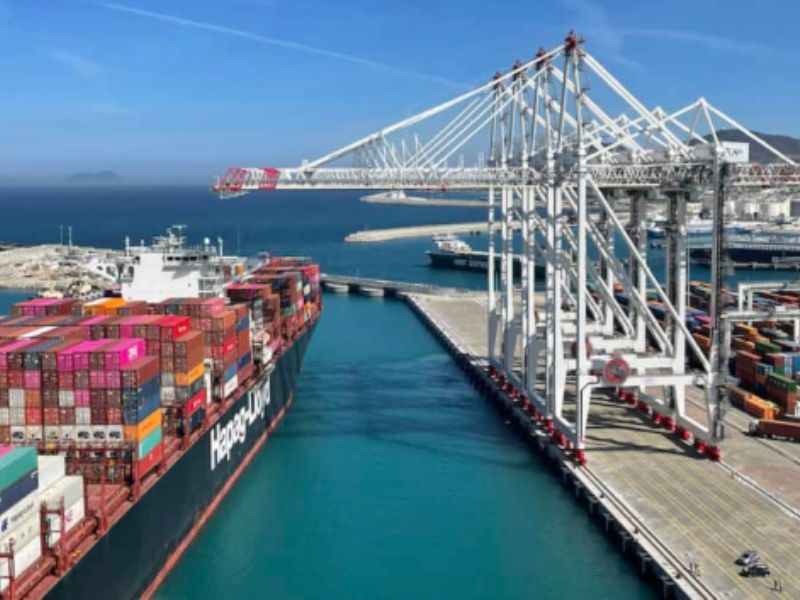 L’Algérie interdit les marchandises transitant par les ports marocain