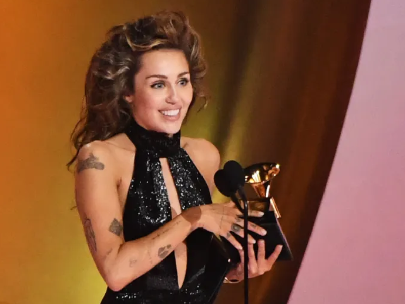Grammy Awards : Miley Cyrus remporte deux prix prestigieux
