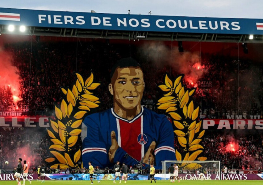 Mbappé célébré par les Ultras du Parc des Princes