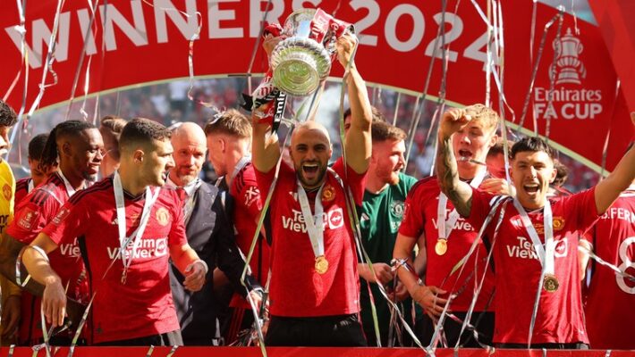 Sofyane Amrabat seigneurial avec Manchester United ( Crédit photo : Proshots )