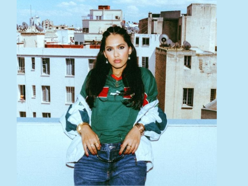 Manal Benchlikha dévoile le titre "Mehboula" dans un style de rai contemporain