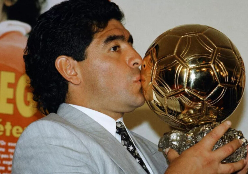 Report de la vente d’un trophée de Maradona, contestée par la famille du joueur