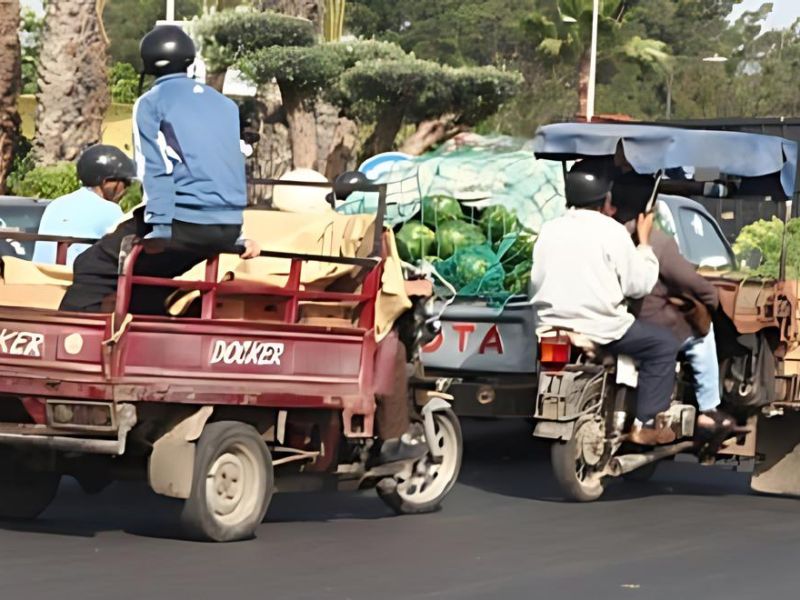 ​Marrakech : Quand les triporteurs sèment le chaos (et font trembler la ville ocre) !