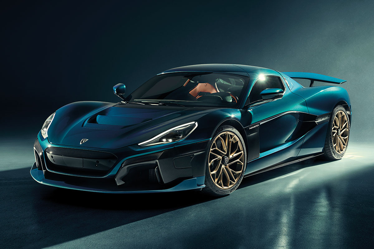 ​Le Feu sous le capot : Les supercars électriques sont-elles prêtes à rugir sur le marché ?