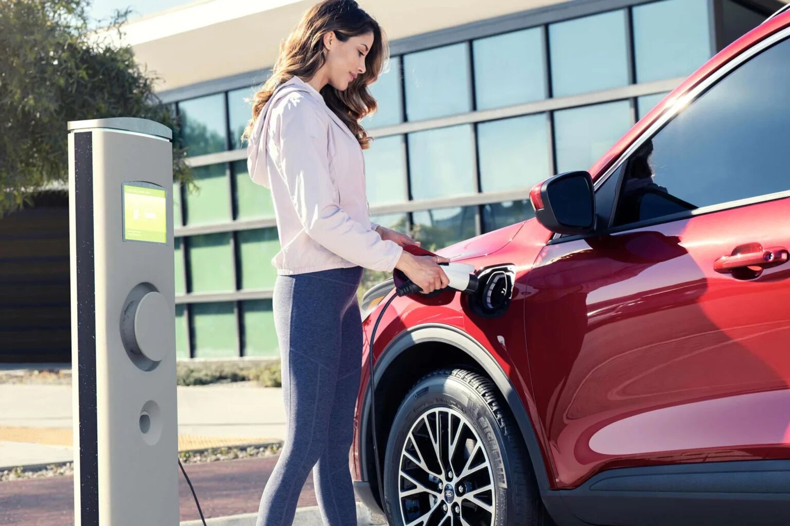 Carburant ou électricité ? Les hybrides rechargeables dévoilent leurs failles