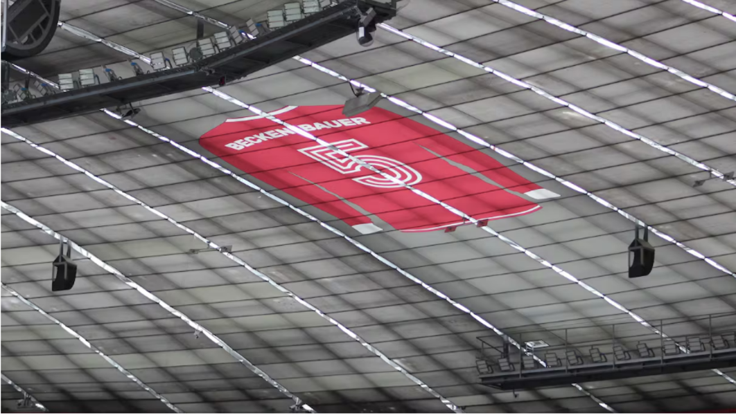 Le Bayern Munich immortalise Franz Beckenbauer en retirant et exposant son légendaire maillot N°5