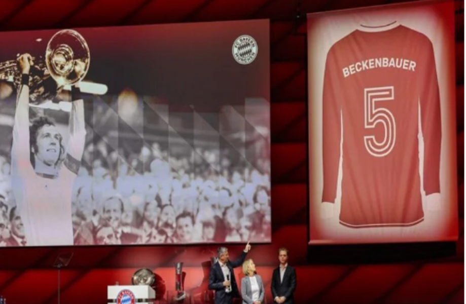Le Bayern Munich immortalise le maillot N°5 de Franz Beckenbauer à l’Allianz Arena