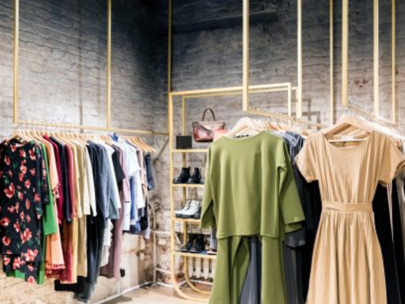 Fast fashion vs luxe : le combat pour la domination des réseaux sociaux