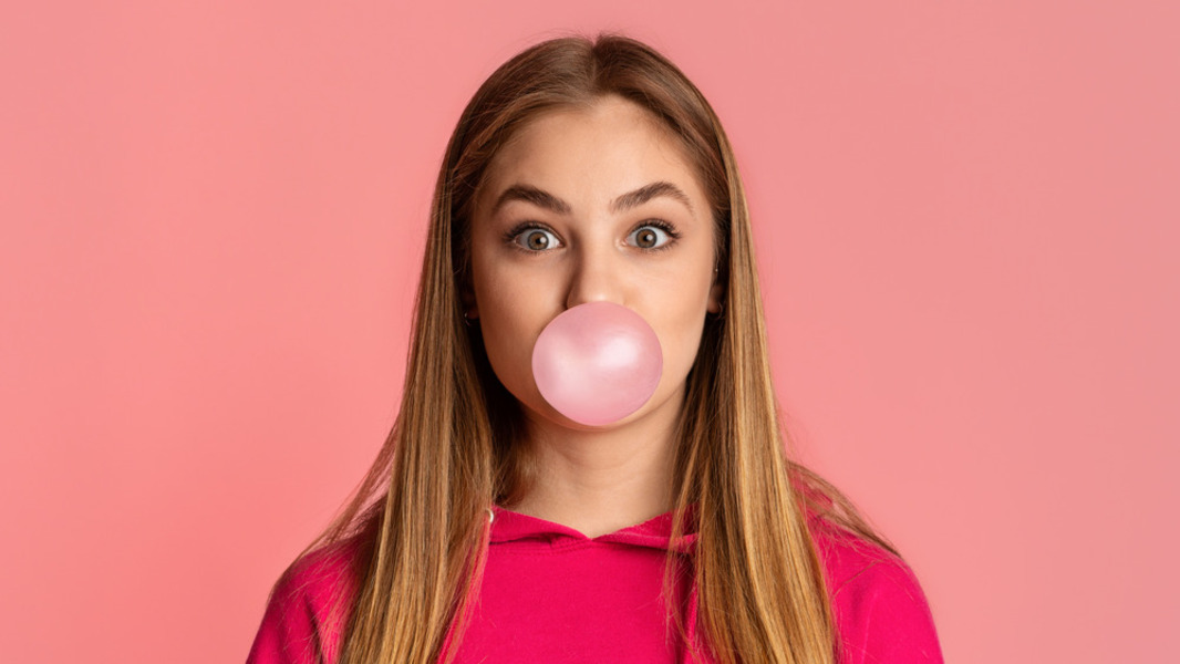 Microplastiques dans le chewing-gum : ce que vous mâchez sans le savoir