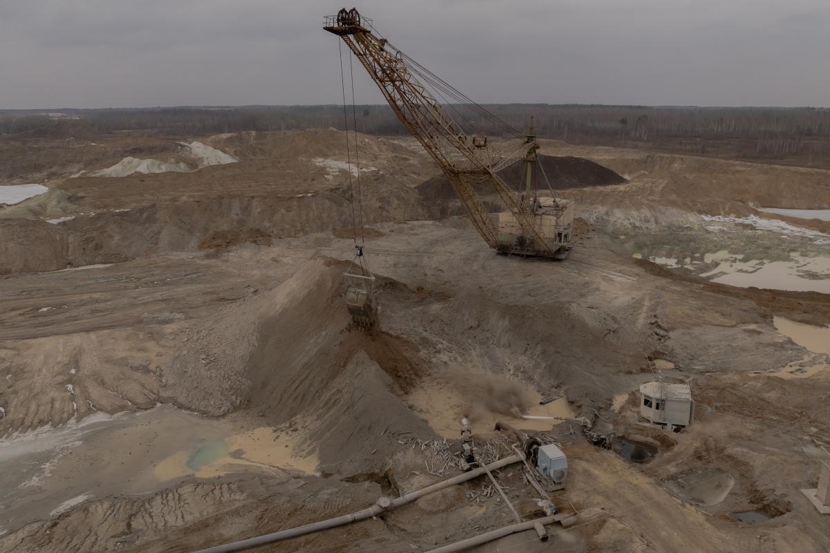 Une mine de titane à Zhytomyr, en Ukraine, le 28 février 2025. (ROMAN PILIPEY / AFP)