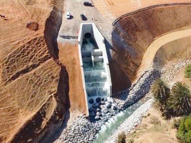 Les autoroutes de l’eau : de la vision royale à la réalisation logistique