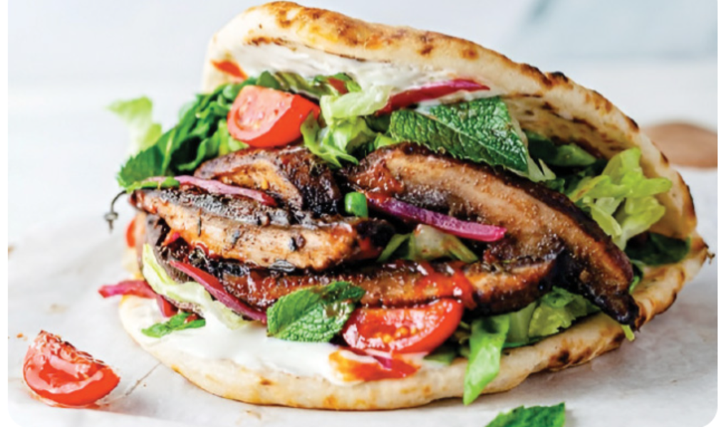 Wraps aux champignons épicés et sauce tahini au yaourt grec