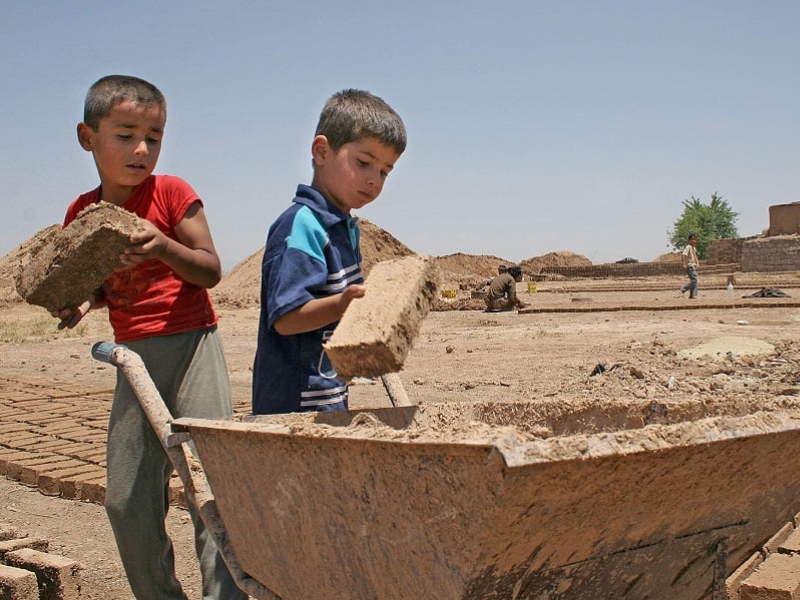 Le travail des enfants en hausse au Maroc : plus de 110 000 mineurs concernés en 2025