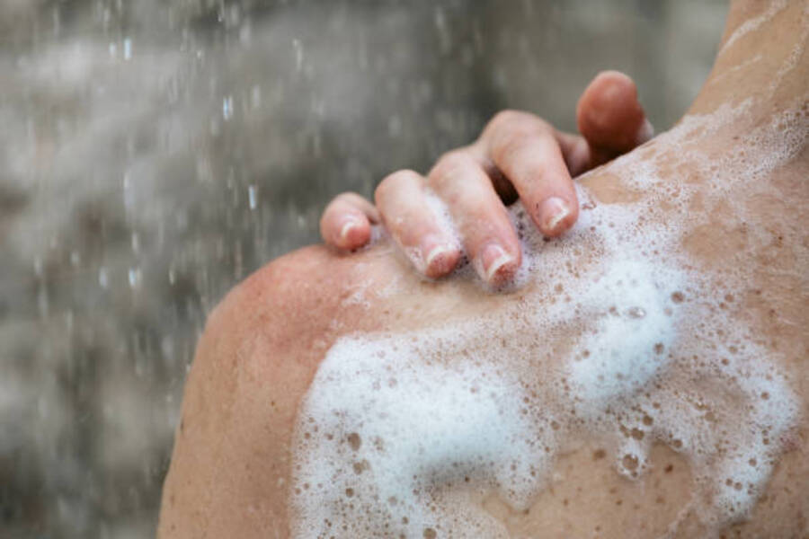 Gels douche d’été : la fraîcheur qui gratte ?