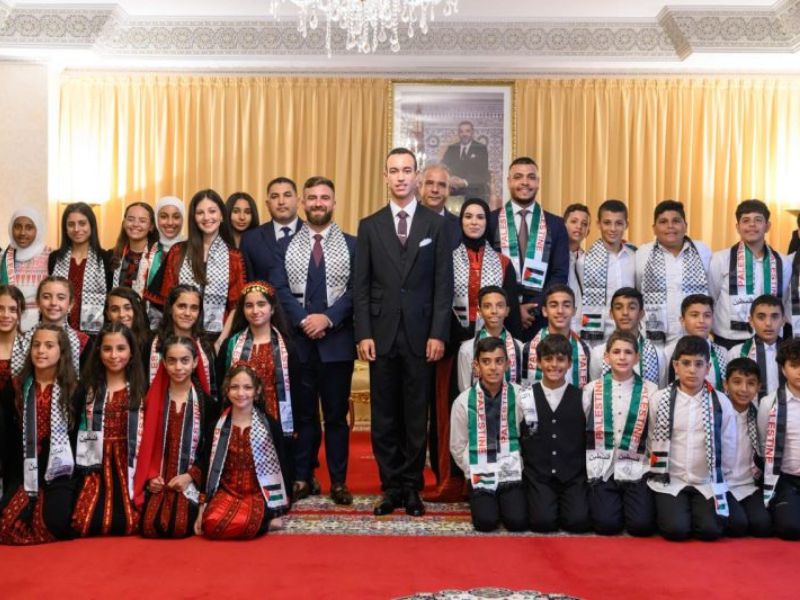 SAR le Prince Héritier Moulay El Hassan reçoit les enfants Maqdessis 