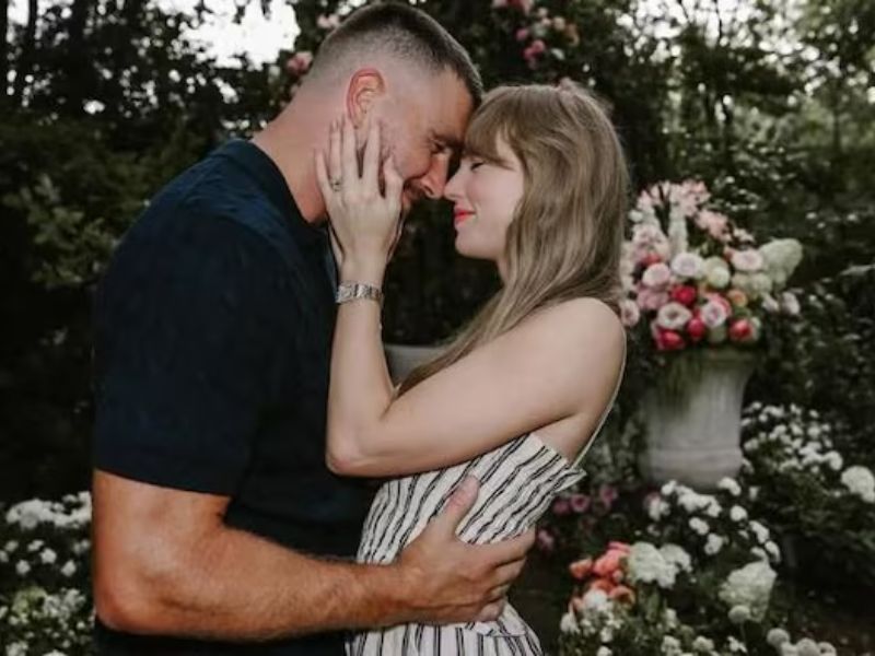Love Story IRL : Taylor Swift et Travis Kelce scellent la bague 