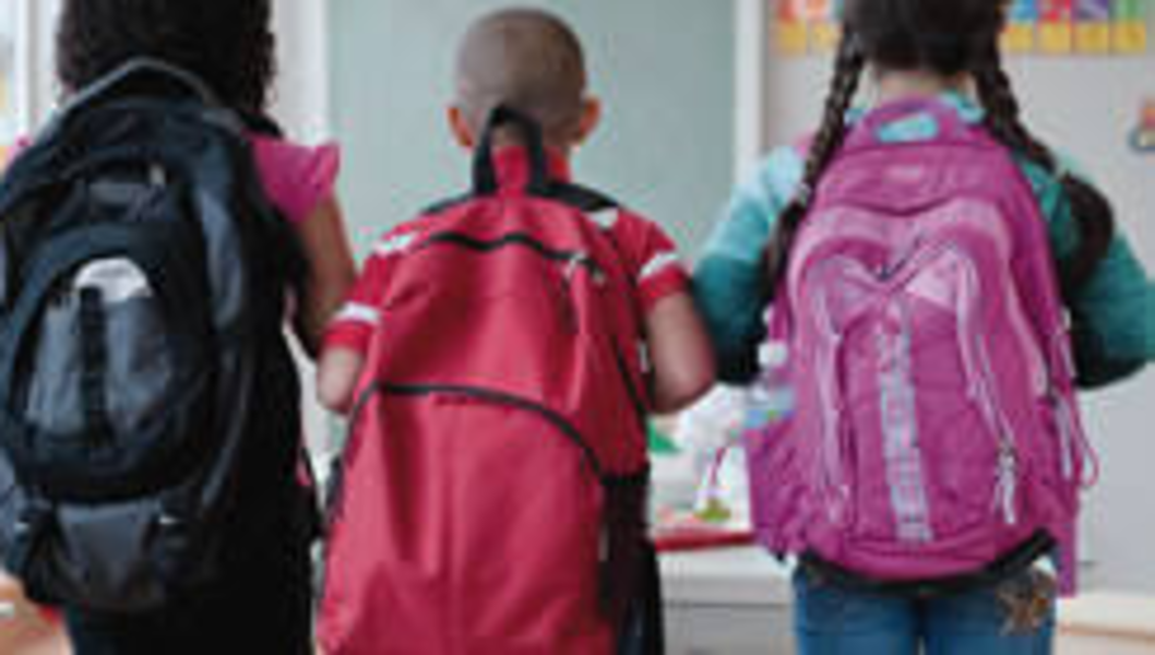 Cartables trop lourds, fournitures toxiques : un danger silencieux pour les écoliers marocains