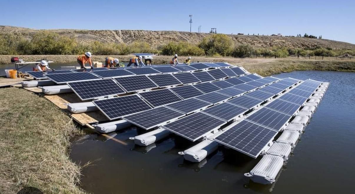 Maroc : des panneaux solaires flottants contre l’évaporation au barrage de Tanger‑Med